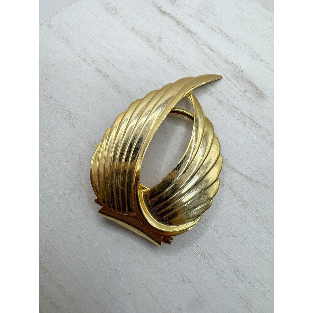 Beautiful Vintage Jeri-Lou Gold Tone Angel Wings Scarf Clip